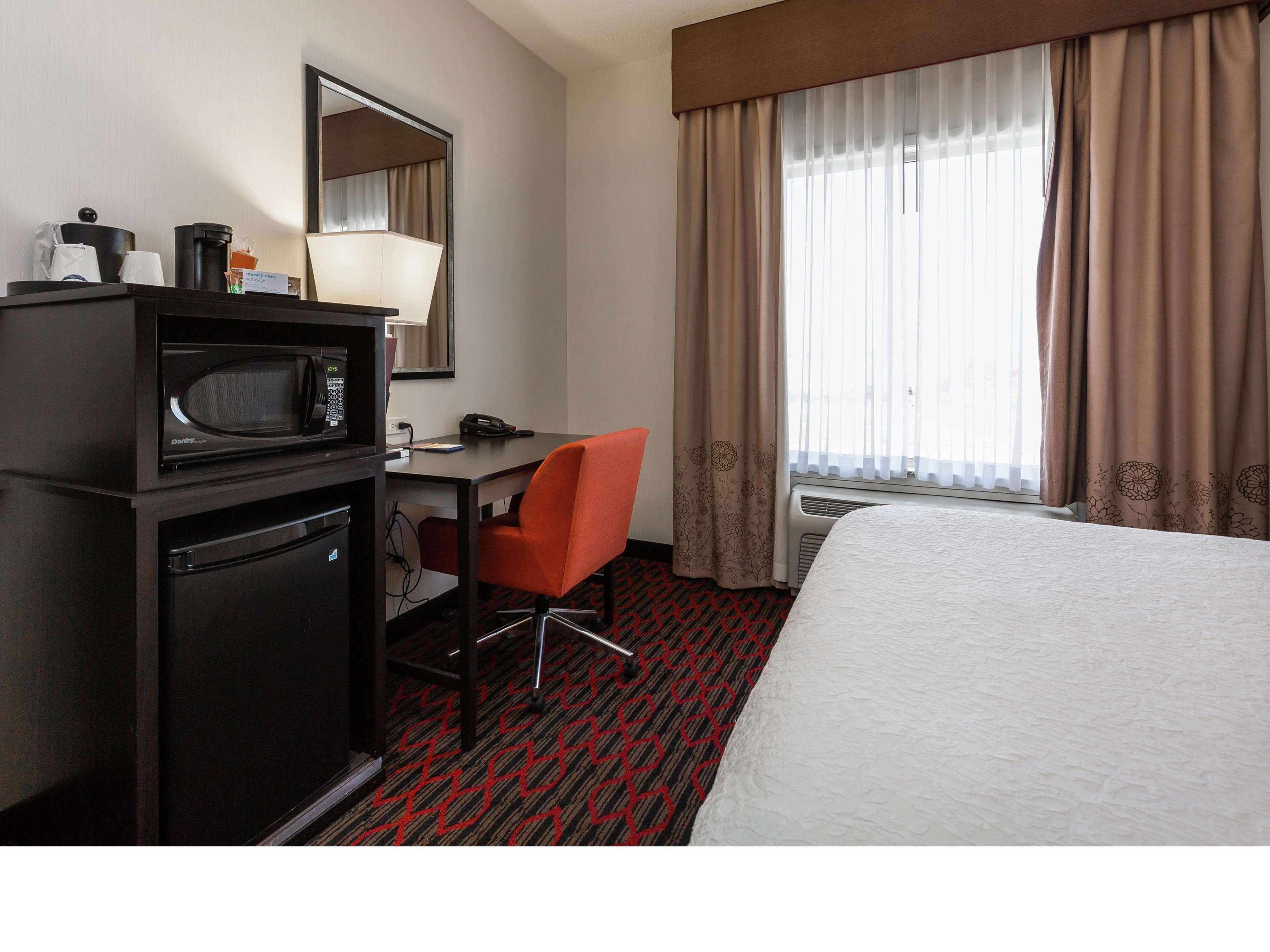Hampton Inn & Suites By Hilton Lethbridge Buitenkant foto