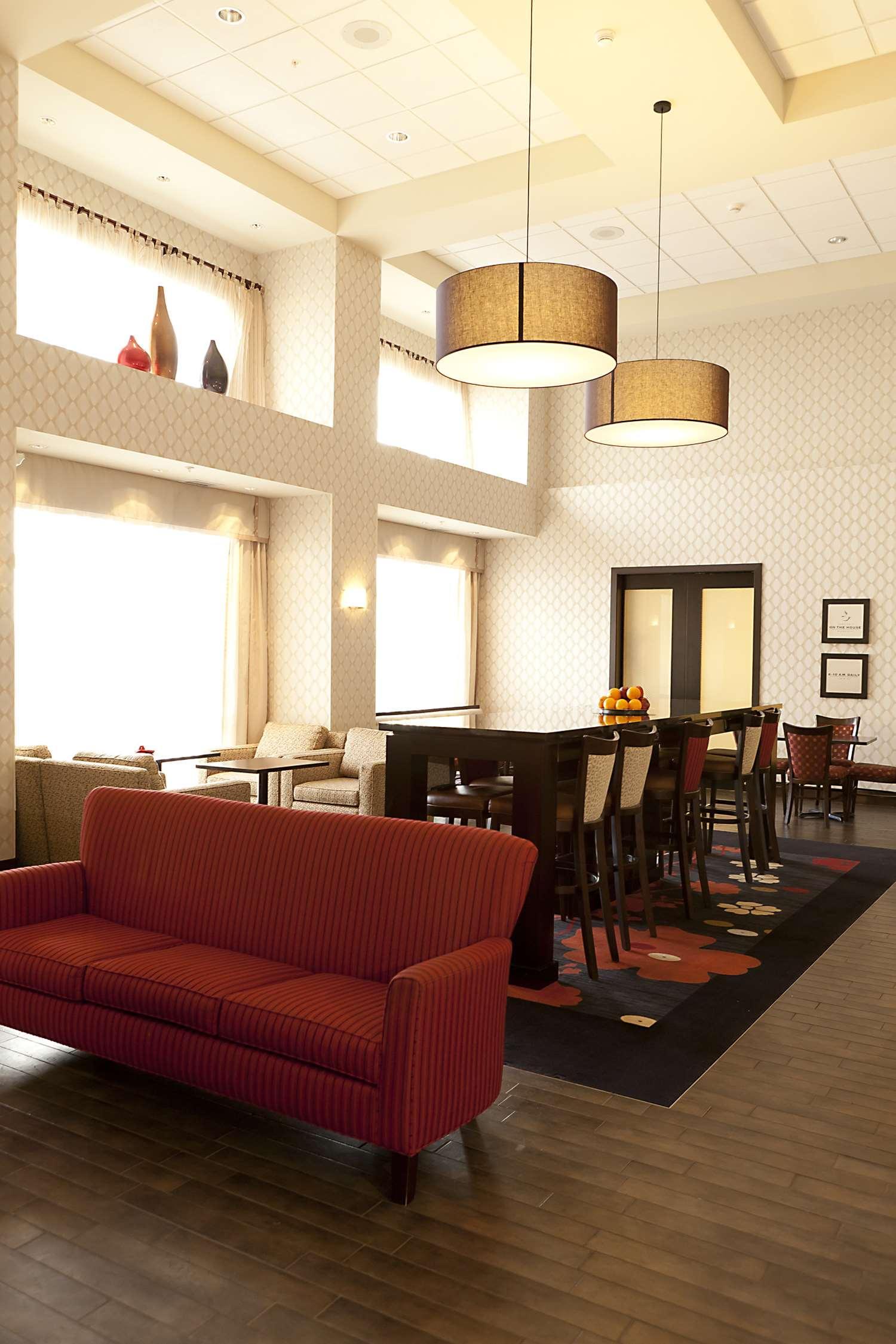Hampton Inn & Suites By Hilton Lethbridge Buitenkant foto