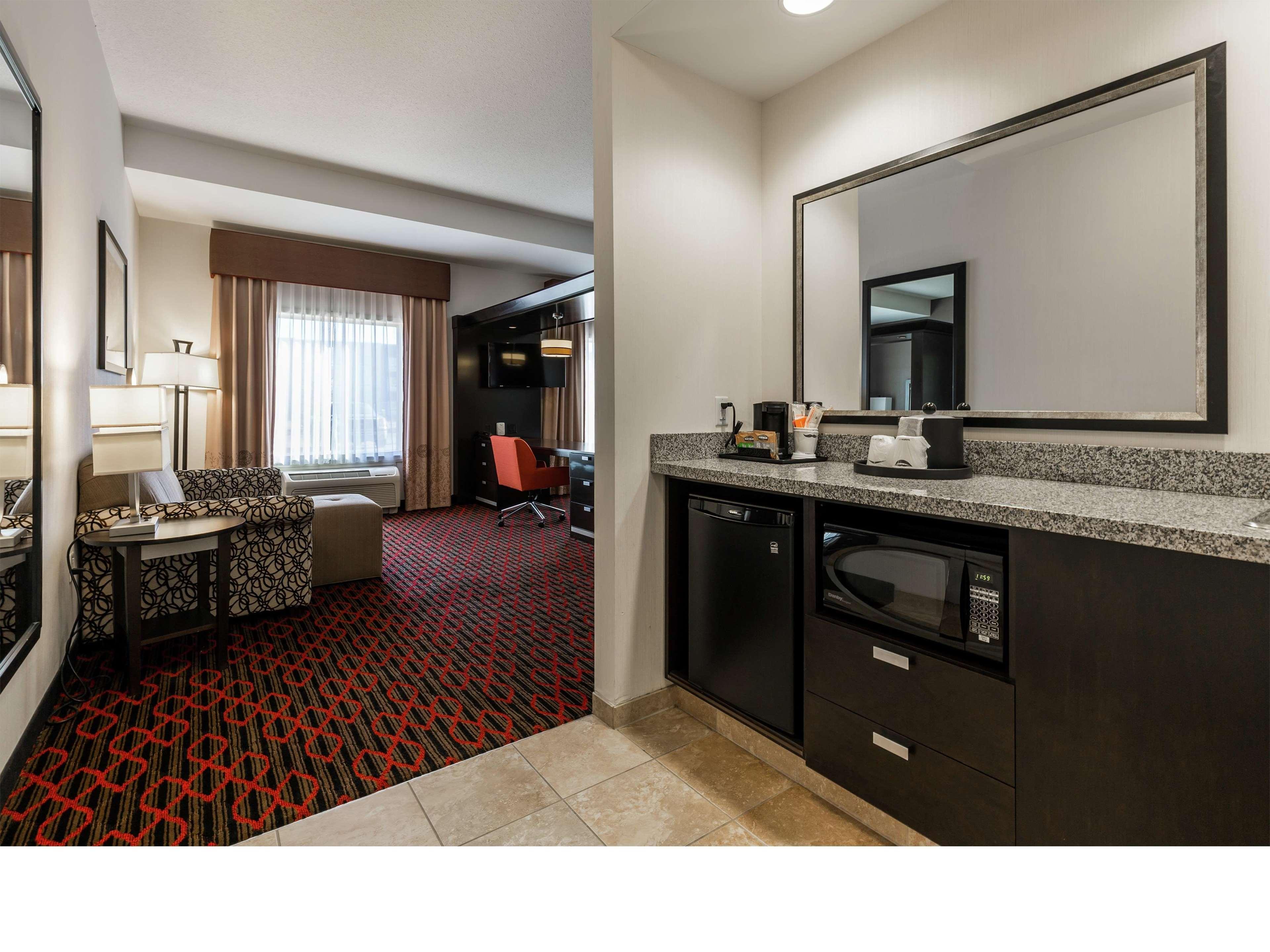 Hampton Inn & Suites By Hilton Lethbridge Buitenkant foto