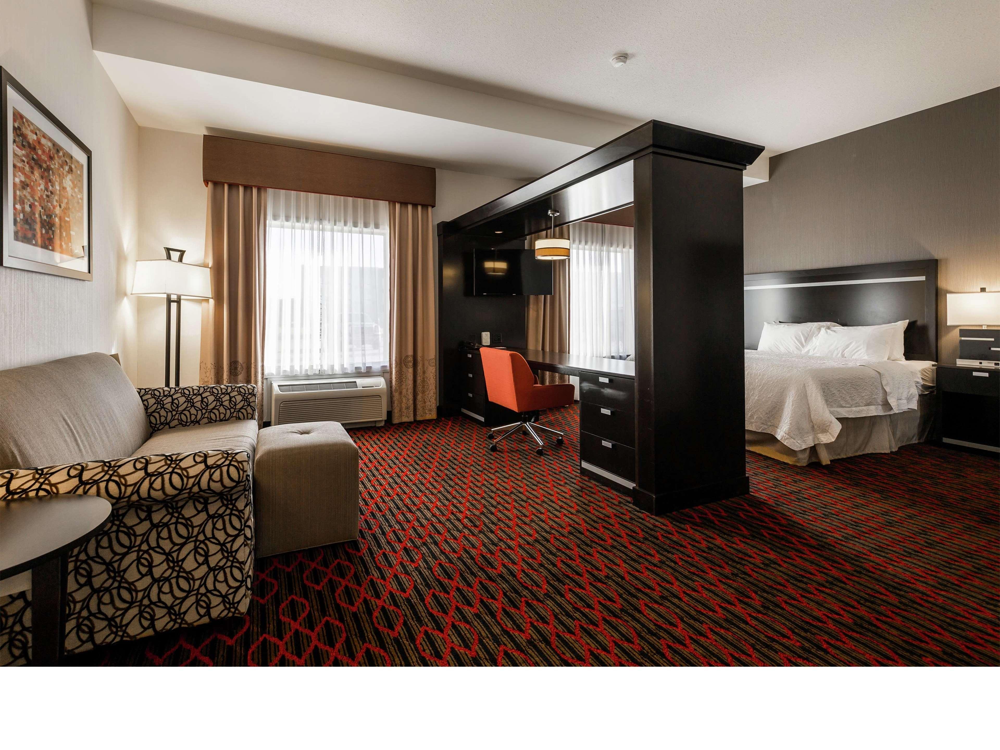 Hampton Inn & Suites By Hilton Lethbridge Buitenkant foto