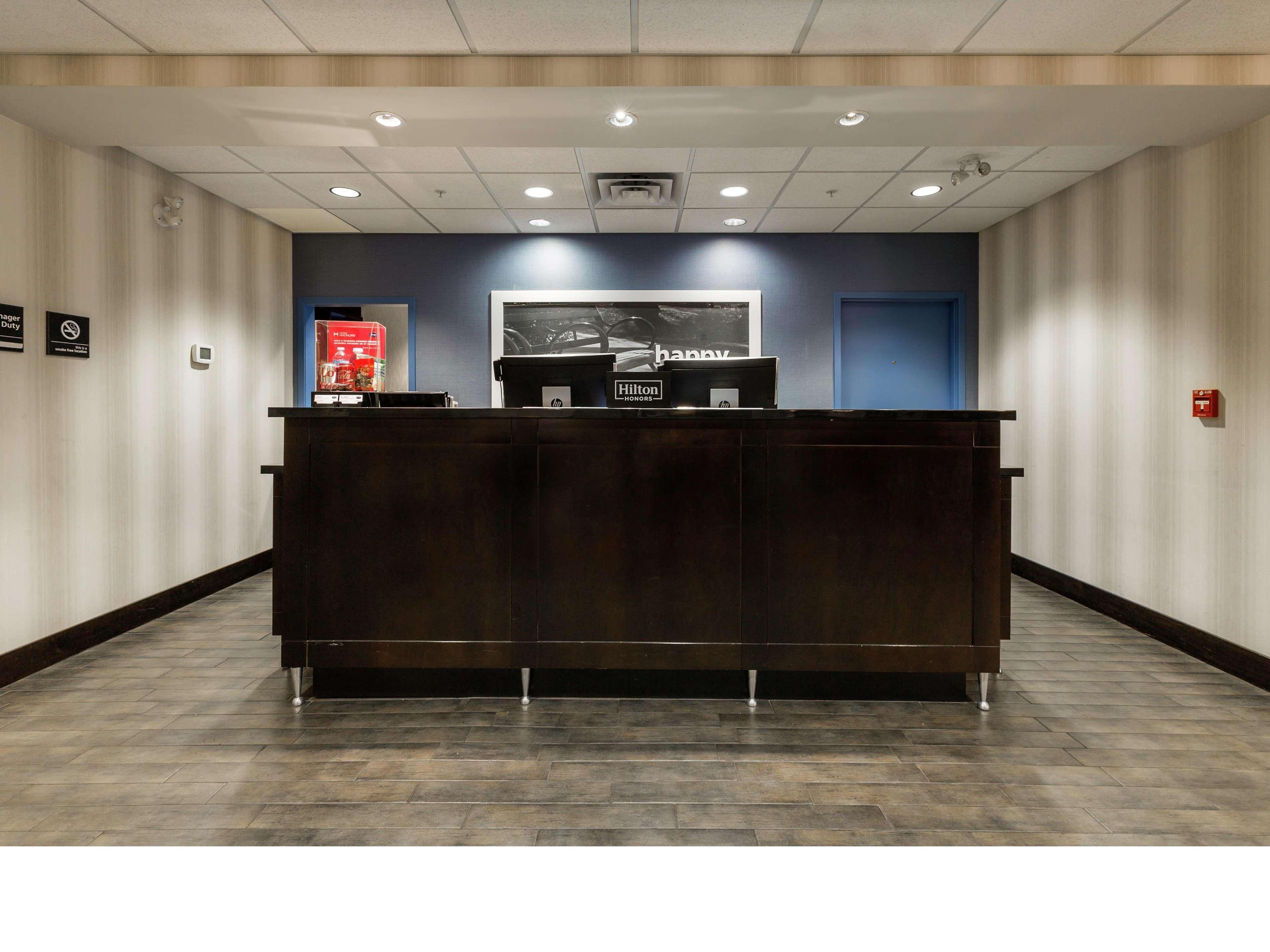 Hampton Inn & Suites By Hilton Lethbridge Buitenkant foto