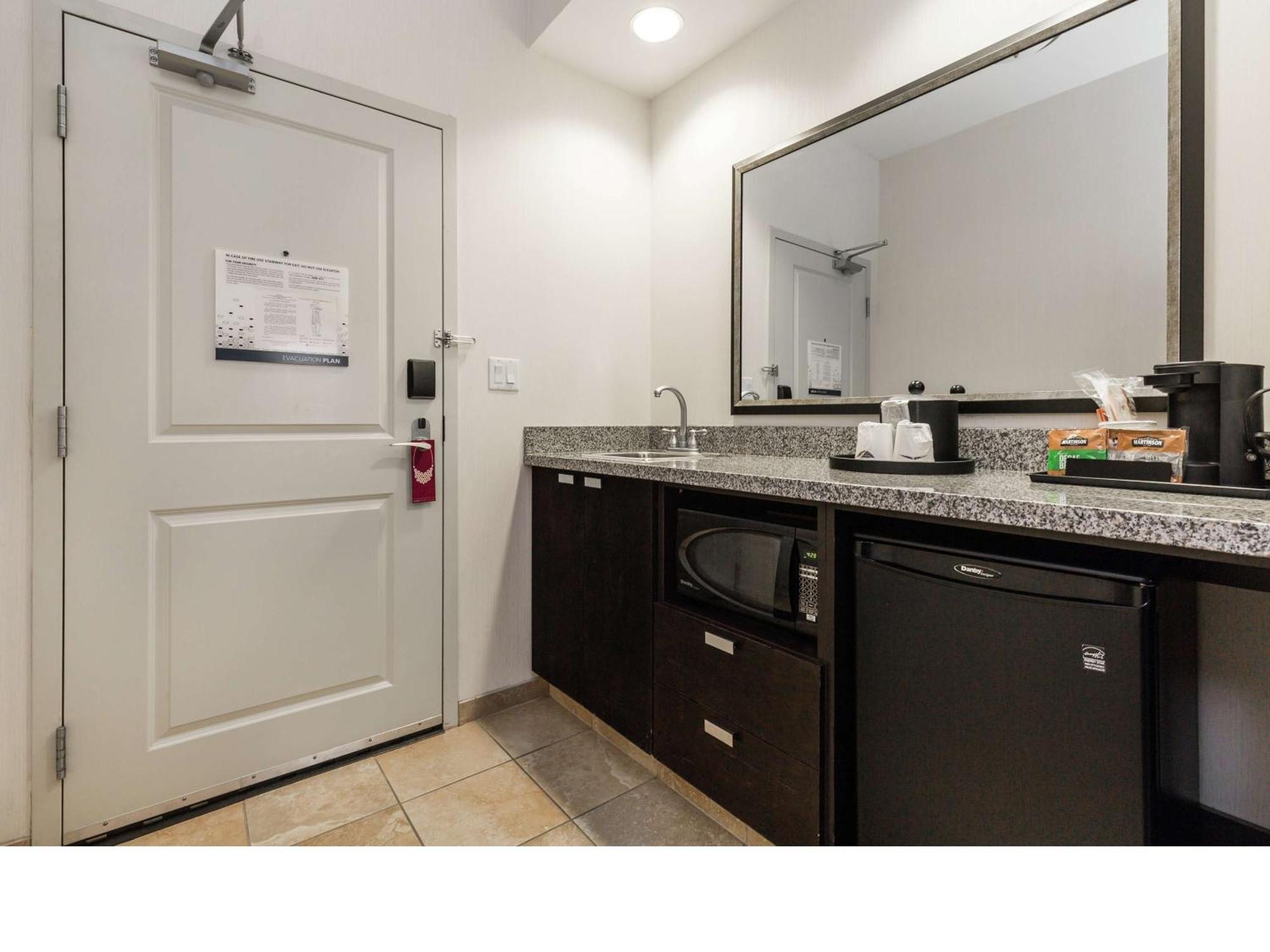 Hampton Inn & Suites By Hilton Lethbridge Buitenkant foto